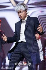 组图：《MCD》众星献唱 EXO11人献双曲舞台