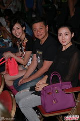 组图：草蜢红馆演出众星支持 舞动人肉风火轮