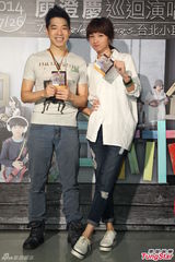 组图：多变哈林(庾澄庆)唱金曲 登小巨蛋万人同欢