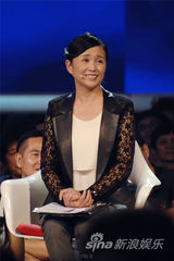 组图：黄菡17岁女儿近照 甜美可爱气质清纯