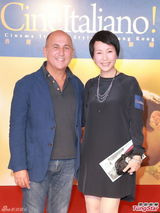 组图：叶童爱上魔术游戏 见关之琳活跃美丽