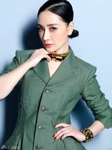 组图：孙宁拍摩登时尚大片 性感演绎女王范儿