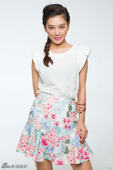 组图：赵文琪白色写真出炉 尽显甜美知性气质