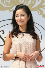 组图：林心如不认爱杨一展 称搂腰是角度问题