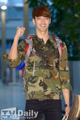 组图：UEE与Niel赴迪拜拍摄《丛林法则》