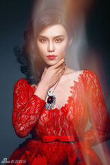 组图：韩丹彤惊悚写真曝光 自曝受虐精神崩溃