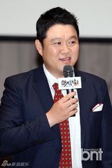 组图：李孝利出席发布会 低胸短裙性感十足