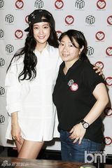 组图：韩星Clara(李成敏)出席活动 下衣失踪秀美腿