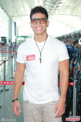 组图：米雪罗仲谦沈震轩《冲线》赴台拍外景