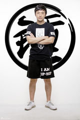 组图：王大锤青春写真领衔耍酷 展耿直成熟一面