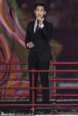 组图：金秀贤联袂张杰张靓颖献唱南京青奥会