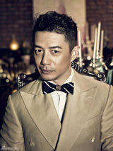 组图：段奕宏时尚大片 绅士微笑展熟男魅力