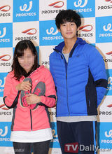 组图：韩星金秀贤开签名会为粉丝搭配服装