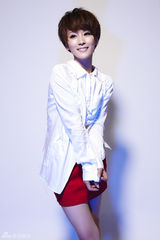 组图：谢楠曝全新甜美大片 展露俏主播温婉风情