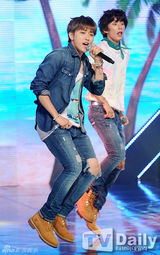 组图：B1A4凭新曲夺冠 T-ara孝敏透视裙秀性感