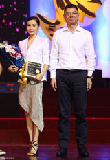 组图：明星公民颁奖盛典 群星到场星光熠熠