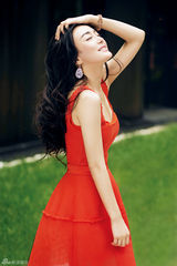 组图：秦岚大片夏日清凉 白衣清纯红裙妩媚