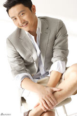 组图：涂松岩雅痞时尚大片 帅气潮搭大叔风范