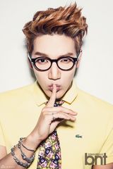 组图：2PM成员Jun.K写真 鲜艳潮搭个性足