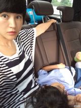 组图：七夕节陆毅一家探班黄磊 贝儿多多好姐妹