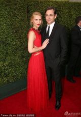 组图：《国土安全》克莱尔-丹尼斯夫妻恩爱现身