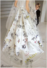 组图：安吉丽娜-朱莉皮特婚纱照曝光 深情拥吻孩子相伴