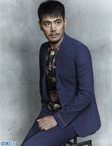 组图：邵兵封面大片 尽显成熟稳重范儿