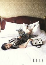 组图：f(x)宋茜上海拍写真 展成熟性感魅力