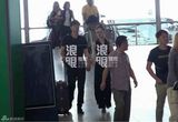 独家：高圆圆机场送赵又廷离京 闸口秀恩爱