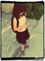 组图：孙莉晒闺女多多近照 多妹戴墨镜酷劲十足