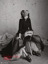 组图：胡杏儿黑白复古大片 玩转性感混搭风