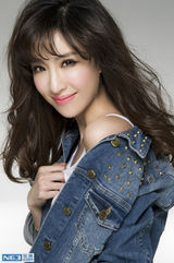 组图：马晓灿写真曝光  小露性感笑容迷人