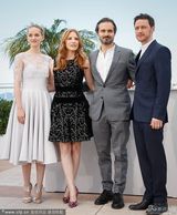 组图：《孤独情事》记者会 杰西卡依偎麦卡沃伊