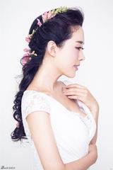 组图：颜丹晨梦幻新娘写真 诠释幸福女人