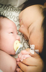 组图：何洁全家福照片独家曝光 一家三口乐融融