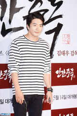 独家高清：金泰熙权相佑大咖齐捧场宋承宪新片