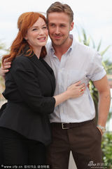 组图：《迷河》高斯林首执导筒 克里斯蒂娜灿笑