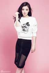 组图：毛晓彤时尚写真 眼神清澈神采灵动