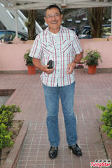 组图：刘丹探望孙女笑不拢嘴 与杨幂父母合影