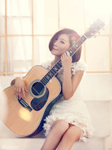 组图：黄玉芹推EP《小尘埃》 唱作女声清新魅力