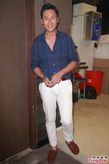 组图：曾志伟谭咏麟投资火锅店 盼开店收益行善