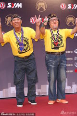 组图：各路音乐人齐聚金曲奖 星光熠熠