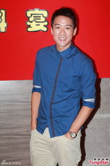 组图：黎耀祥黄浩然TVB重头戏《商战》杀青