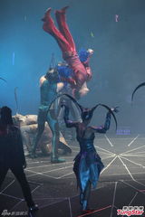 组图：草蜢携手赵学而杜德伟红馆开唱话当年