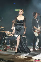 组图：张学友郑秀文等红馆开唱致敬张耀荣