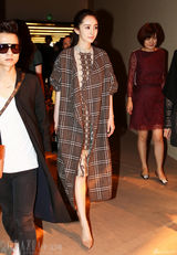 组图：杨幂复出首秀时装周 完美驾驭四大造型