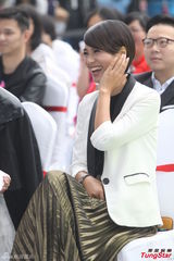 组图：朱丹新店开张男友缺席 暂时无结婚计划