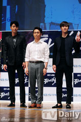 组图：车胜元高京表辉星亮相《高跟鞋》纪念会