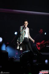 组图：林宥嘉上海演唱会造型百变粉丝追捧