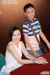 组图：田蕊妮发新碟 挺老公杜汶泽有艺德